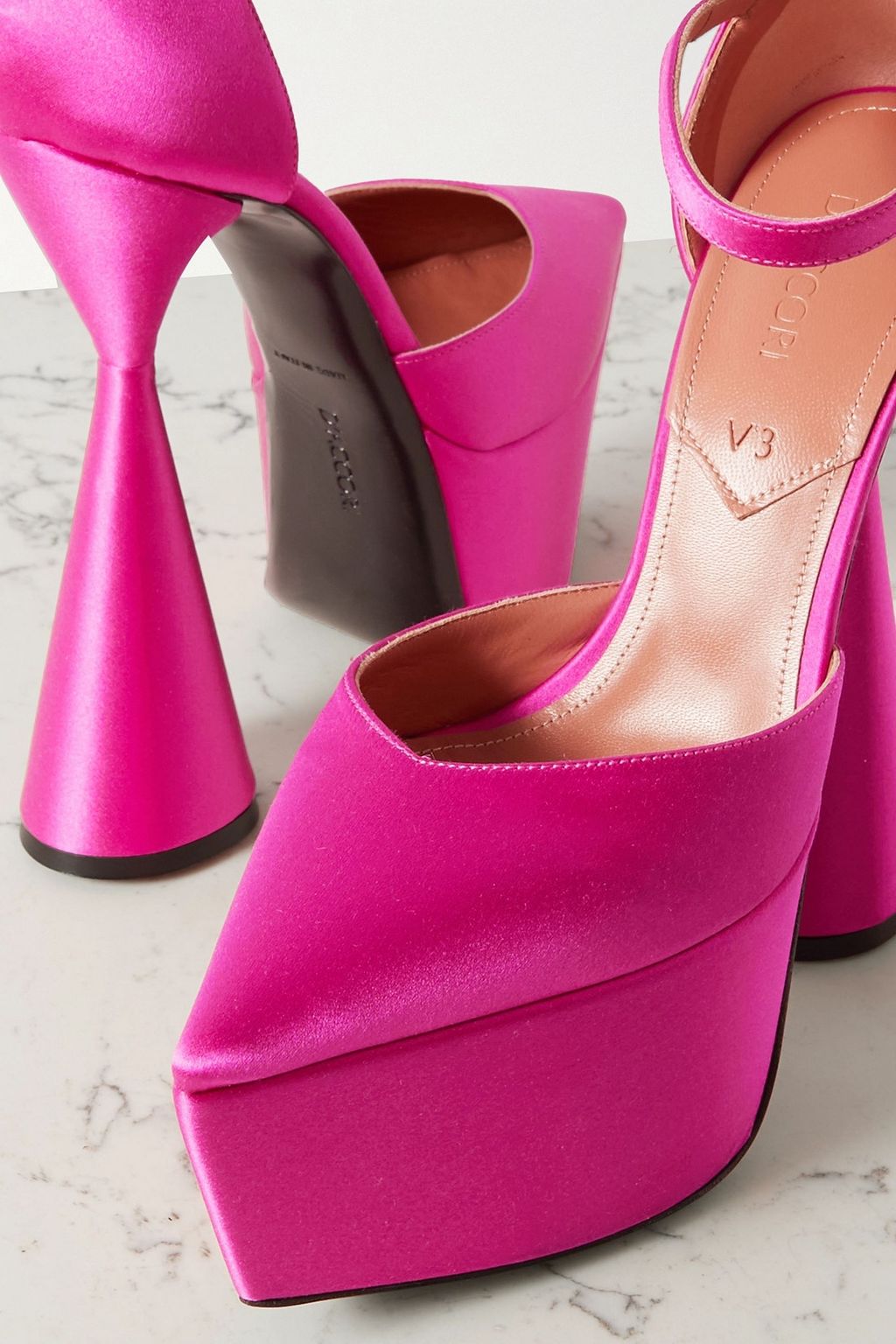 D'ACCORI Reign Pumps aus Satin mit Plateau