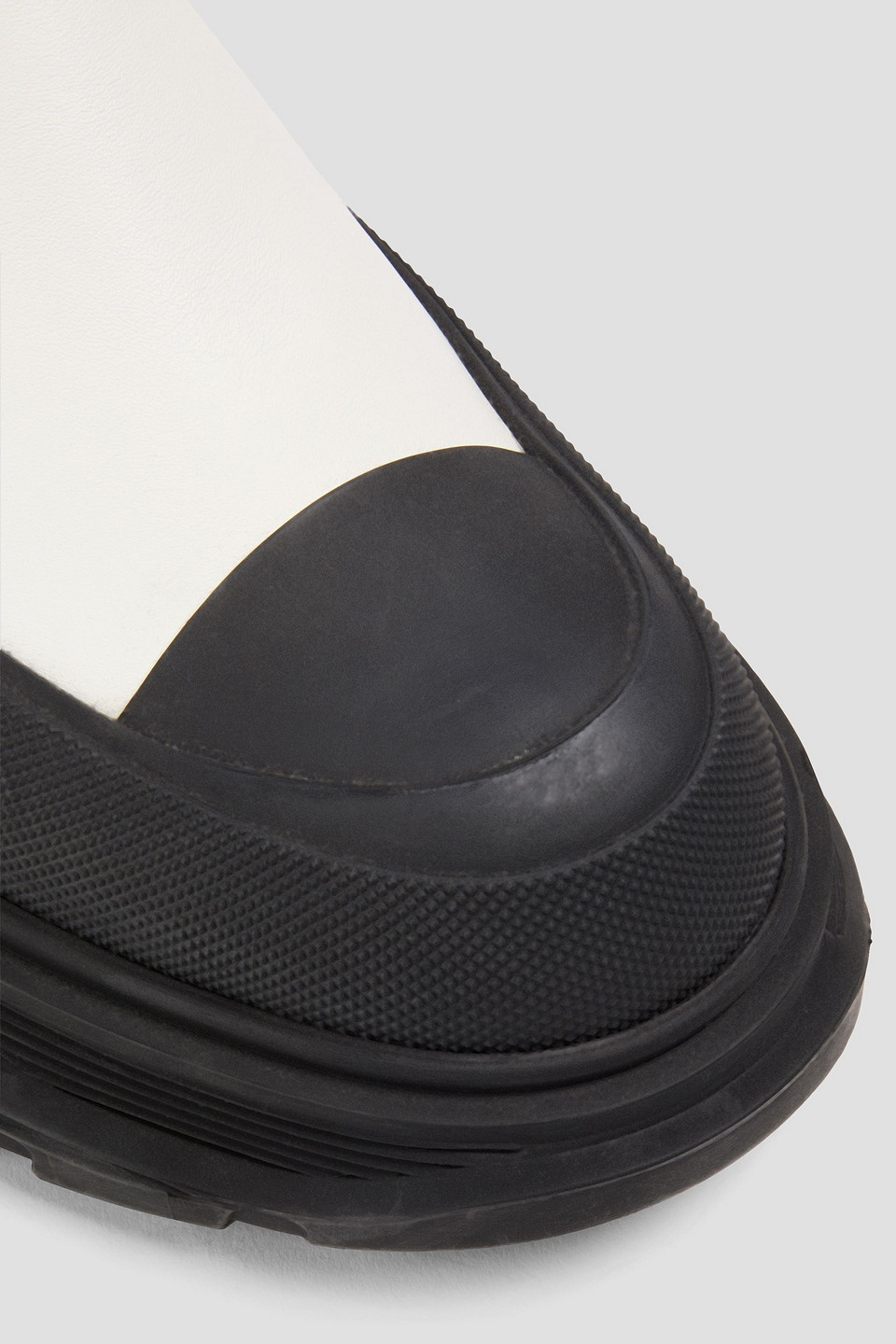 Alexander Mcqueen Tread Slick Leather Chelsea Boots In White