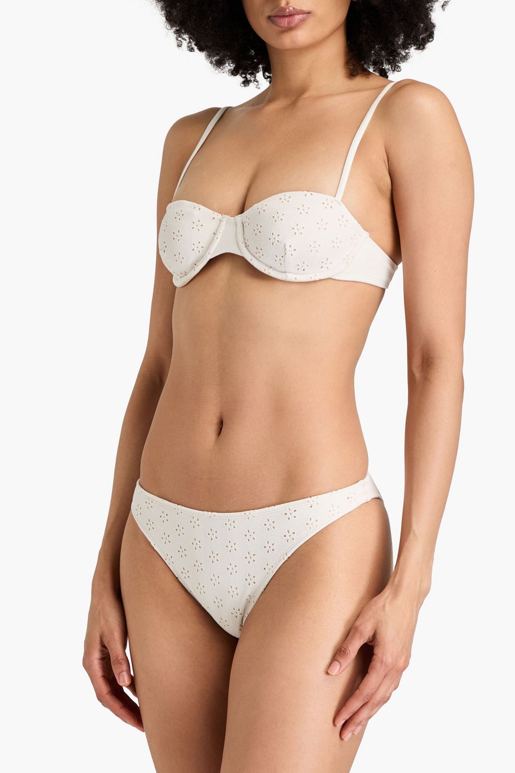 PEONY SWIMWEAR توب بيكيني مُدعّم بأسلاك سفلية ومزين بطبعة أزهار وتطريز إنجليزي