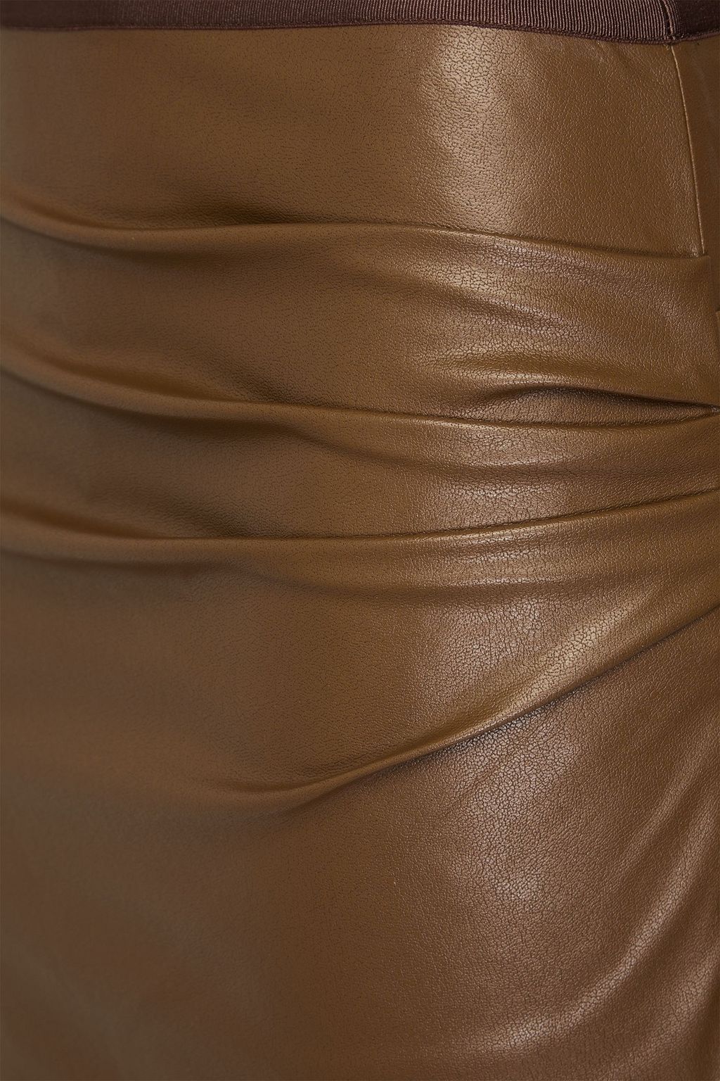 HELMUT LANG تنورة قصيرة من الجلد الاصطناعي بتأثير مزموم