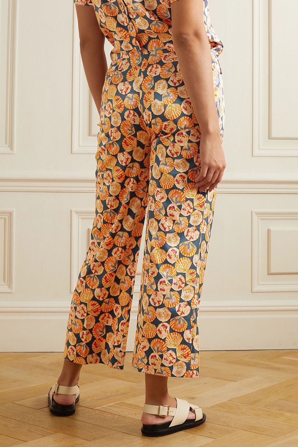 SALONI بنطال Capri Flute بأرجل مستقيمة من حرير تويل مطّاط بطبعات
