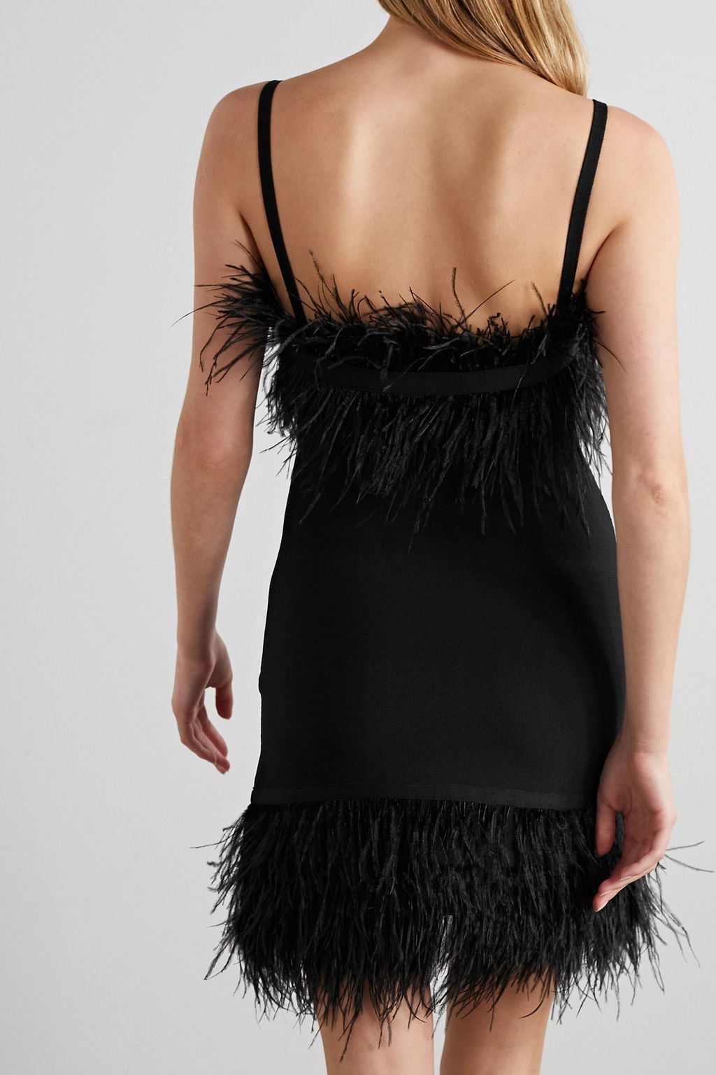 STAUD Etta Minikleid aus Strick mit Federn