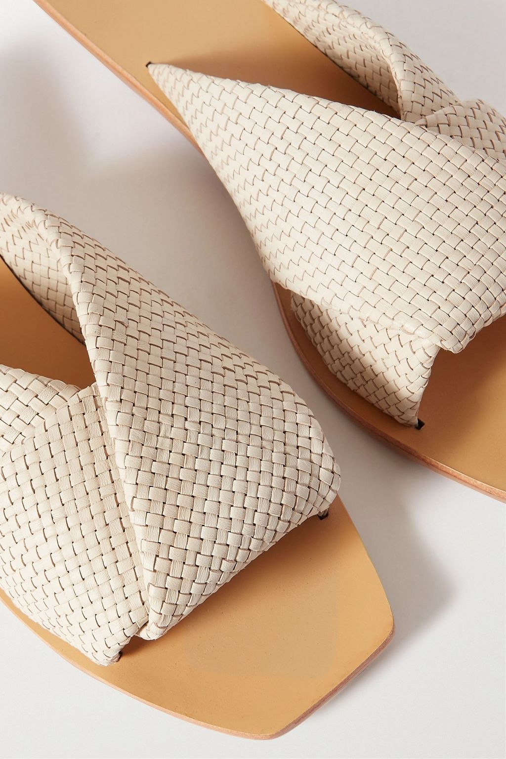 ST. AGNI Woven leather slides