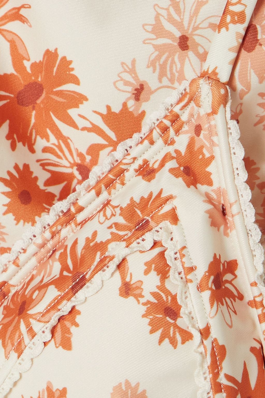 PEONY SWIMWEAR قطعة بيكيني علوية بقصة مثلثة الشكل من قماش مُعاد تدويره مزينة بالكروشيه وطبعة أزهار