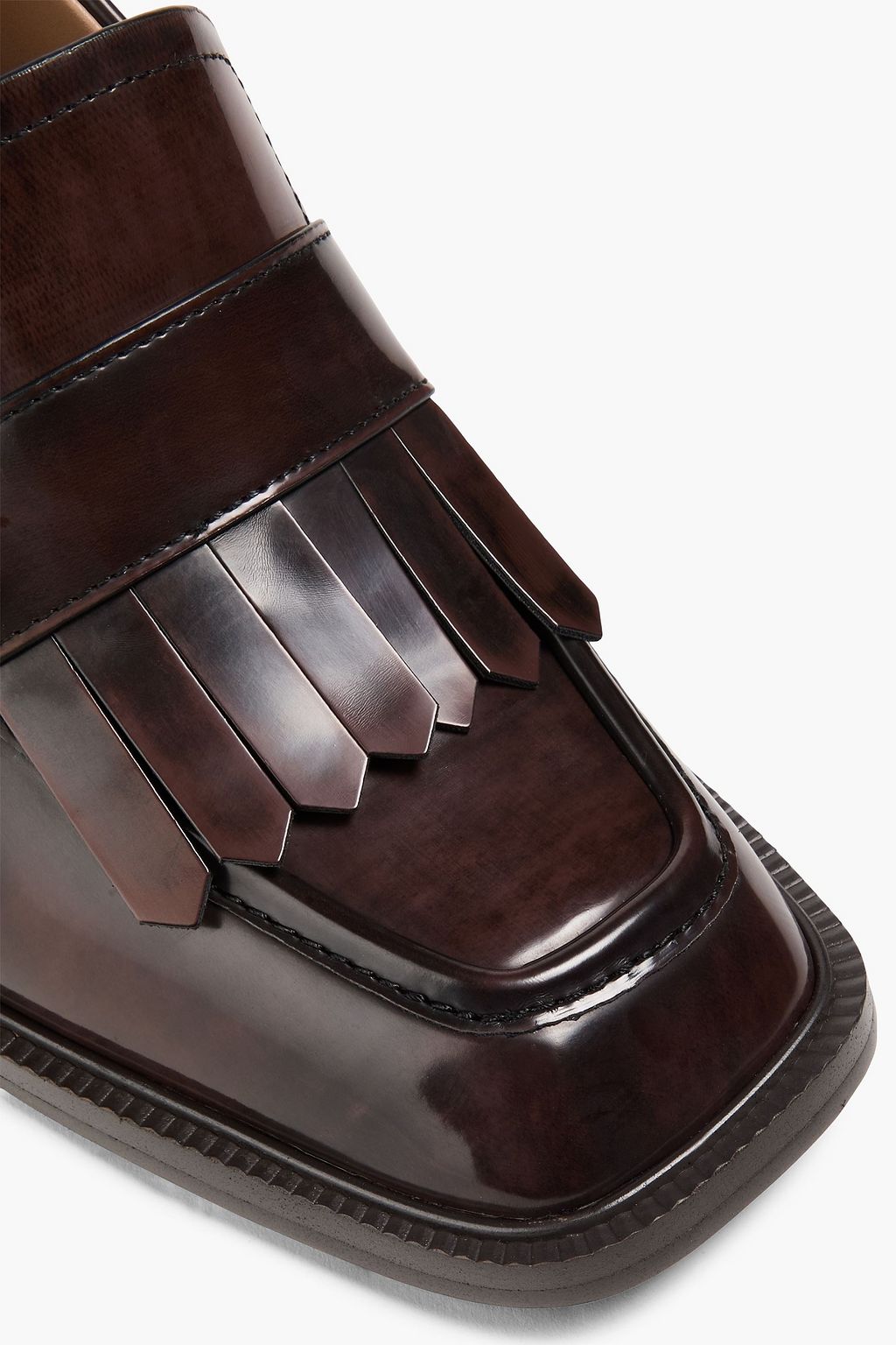 SAM EDELMAN حذاء بامب من الجلد الصناعي مزين بسلسلة