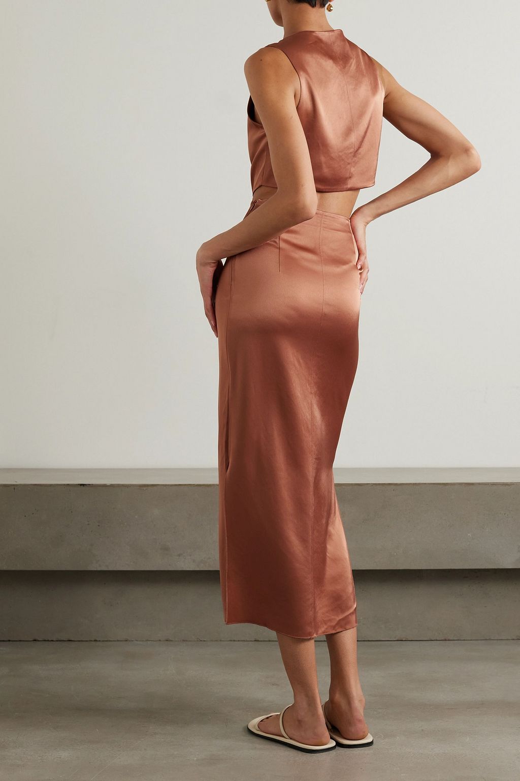 NANUSHKA Lucca Midikleid aus Satin mit Twist-Detail und Cut-out