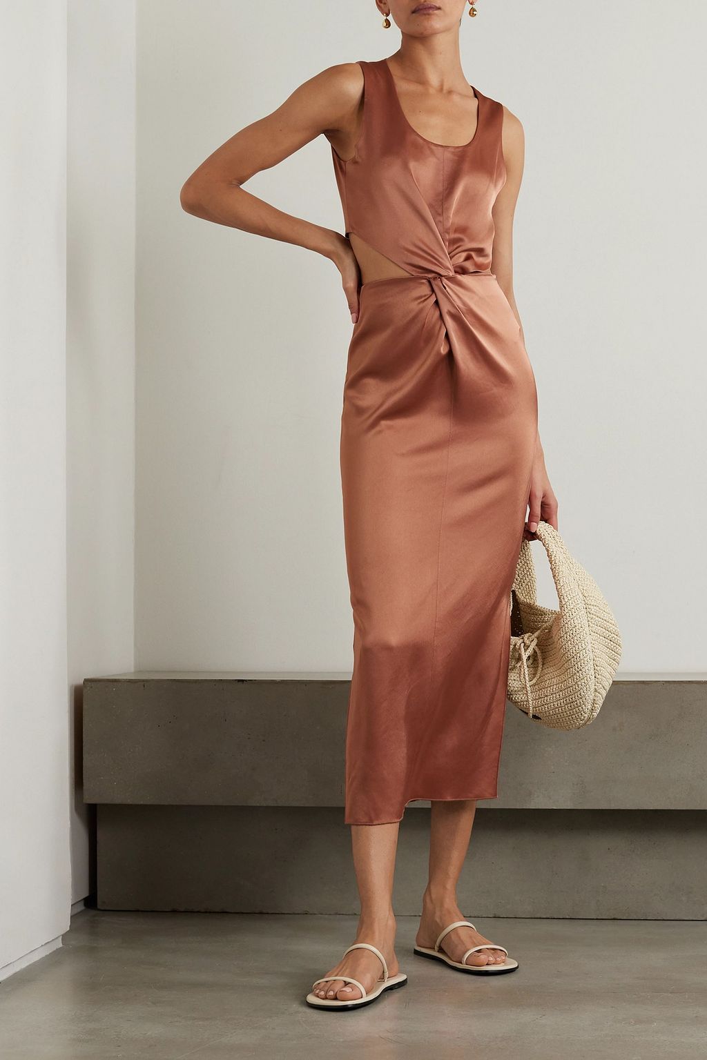 NANUSHKA Lucca Midikleid aus Satin mit Twist-Detail und Cut-out