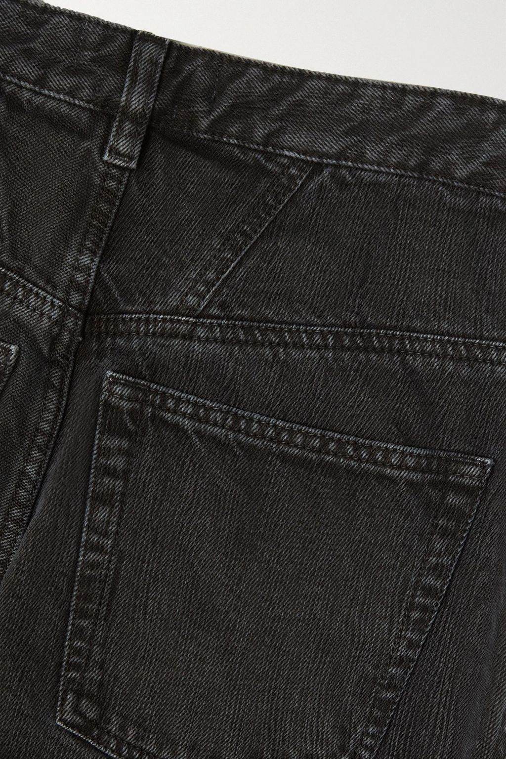 MARANT ÉTOILE جينز "تيلي" قصير بأرجل ضيقة وبخصر مرتفع ومزين بقِطع محاكة بجانب بعضها البعض