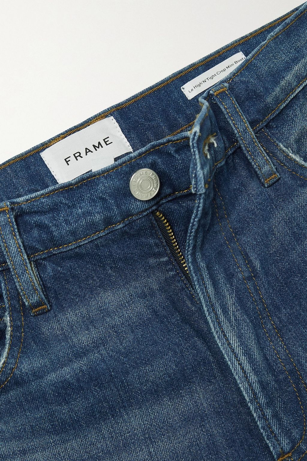 FRAME جينز “لو هاي إن تايت” قصير بقصّة بوت كت وخصر عالٍ