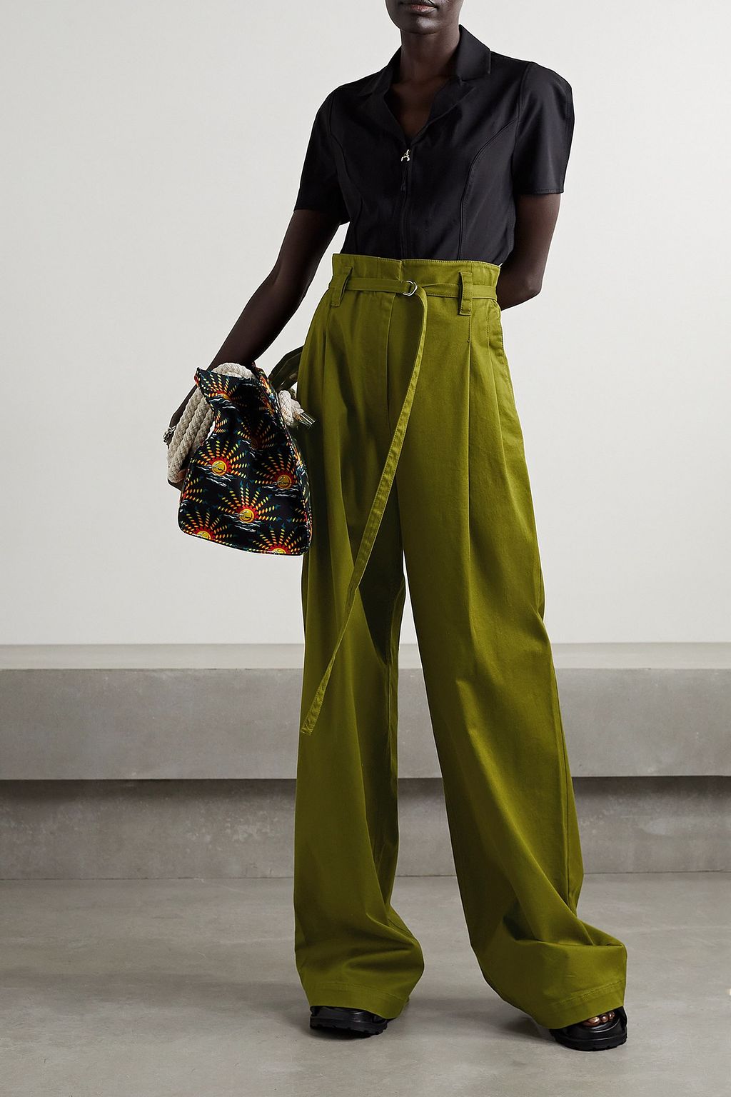 PROENZA SCHOULER PSWL بنطال بأرجل واسعة من قطن التويل المطاطي مزين بكسرات ومزود بحزام