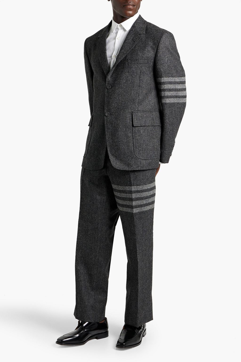 THOM BROWNE جاكيت بدلة من صوف التويد بتصميم مخطط