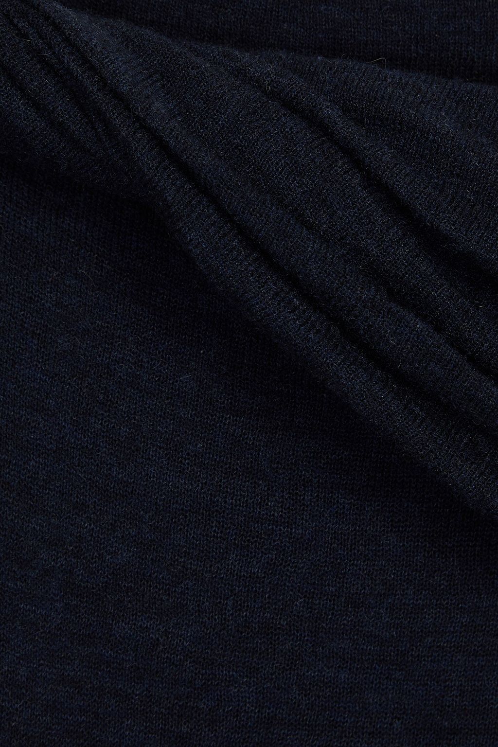 AUTUMN CASHMERE بلوزة من الكشمير بقصّة ملفوفة وتصميم مكشوف الكتفين
