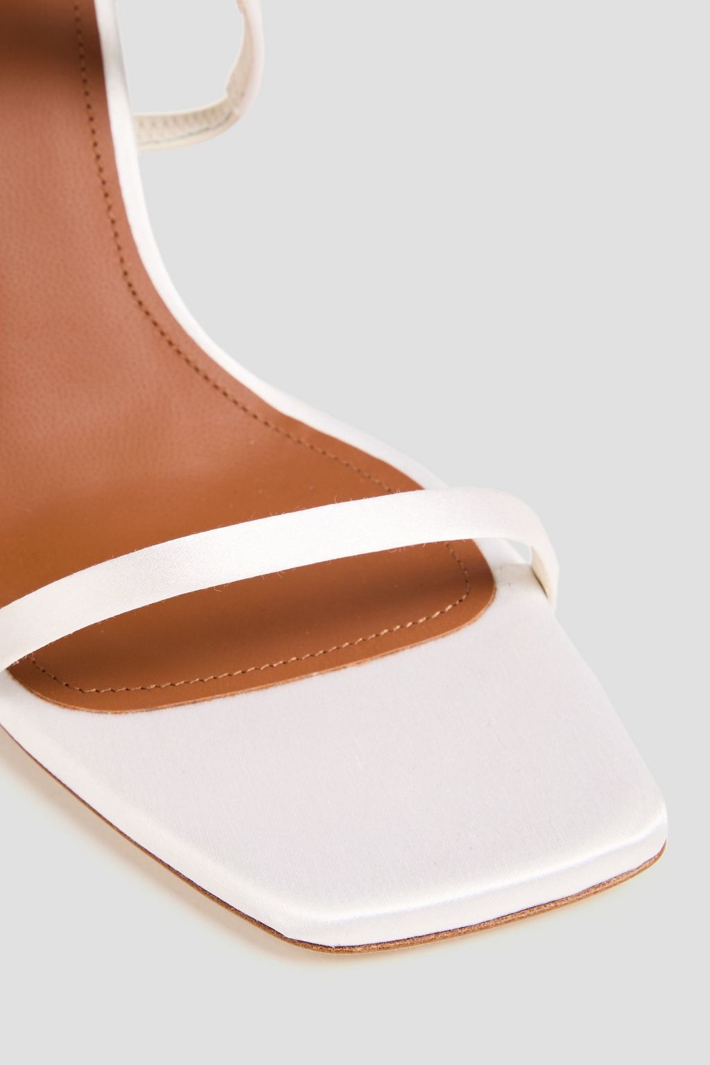 MALONE SOULIERS 브루클린 85 크리스털 장식 새틴 샌들