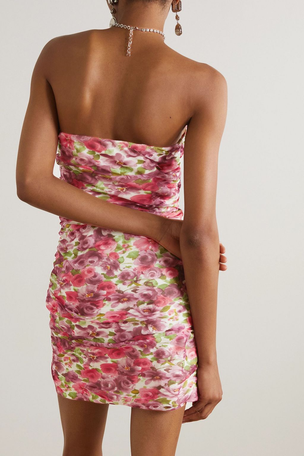 ALESSANDRA RICH Trägerloses Minikleid aus Seiden-Georgette mit Blumenprint, Raffungen und Applikation