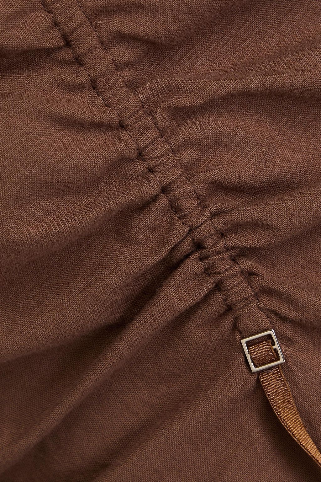 JACQUEMUS فستان طويل «غوا» مصنوع من قطن شبكي بتأثير مزموم