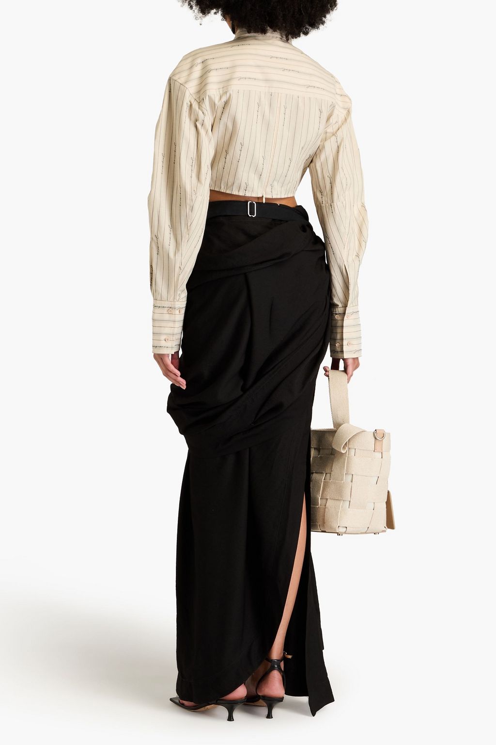 JACQUEMUS تنورة طويلة Abanada من التويل بتصميم درابيه مزركش
