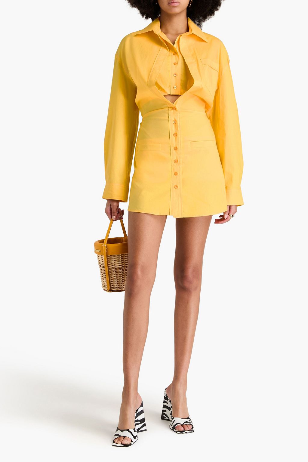 JACQUEMUS فستان قصير «باونيلا» بأسلوب القميص مصنوع من قطن بوبلين مطاطي بطبقات