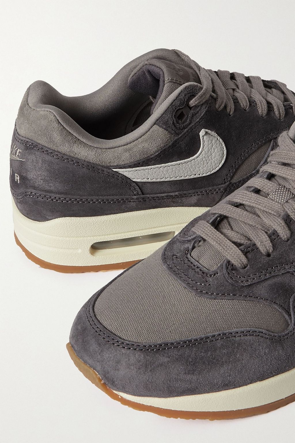 NIKE حذاء سنيكرز Air Max 1 Crepe من الكنفا وجلد السويد بحواف من الجلد النافر