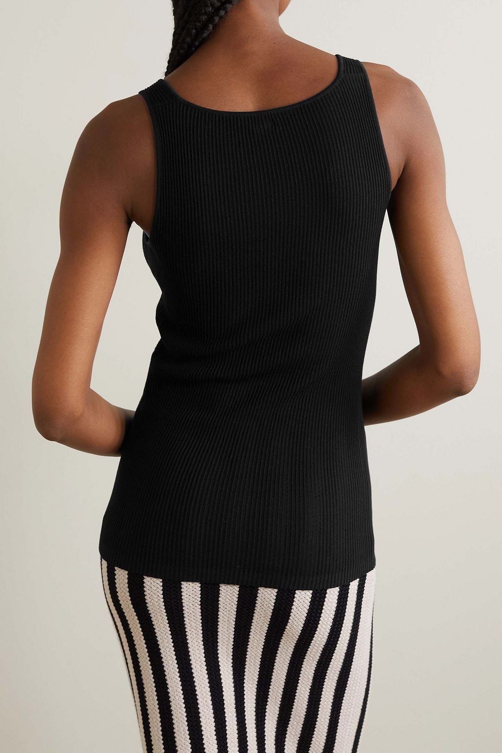 BY MALENE BIRGER بلوزة بدون أكمام Rory مضلّعة من ليوسل TENCEL