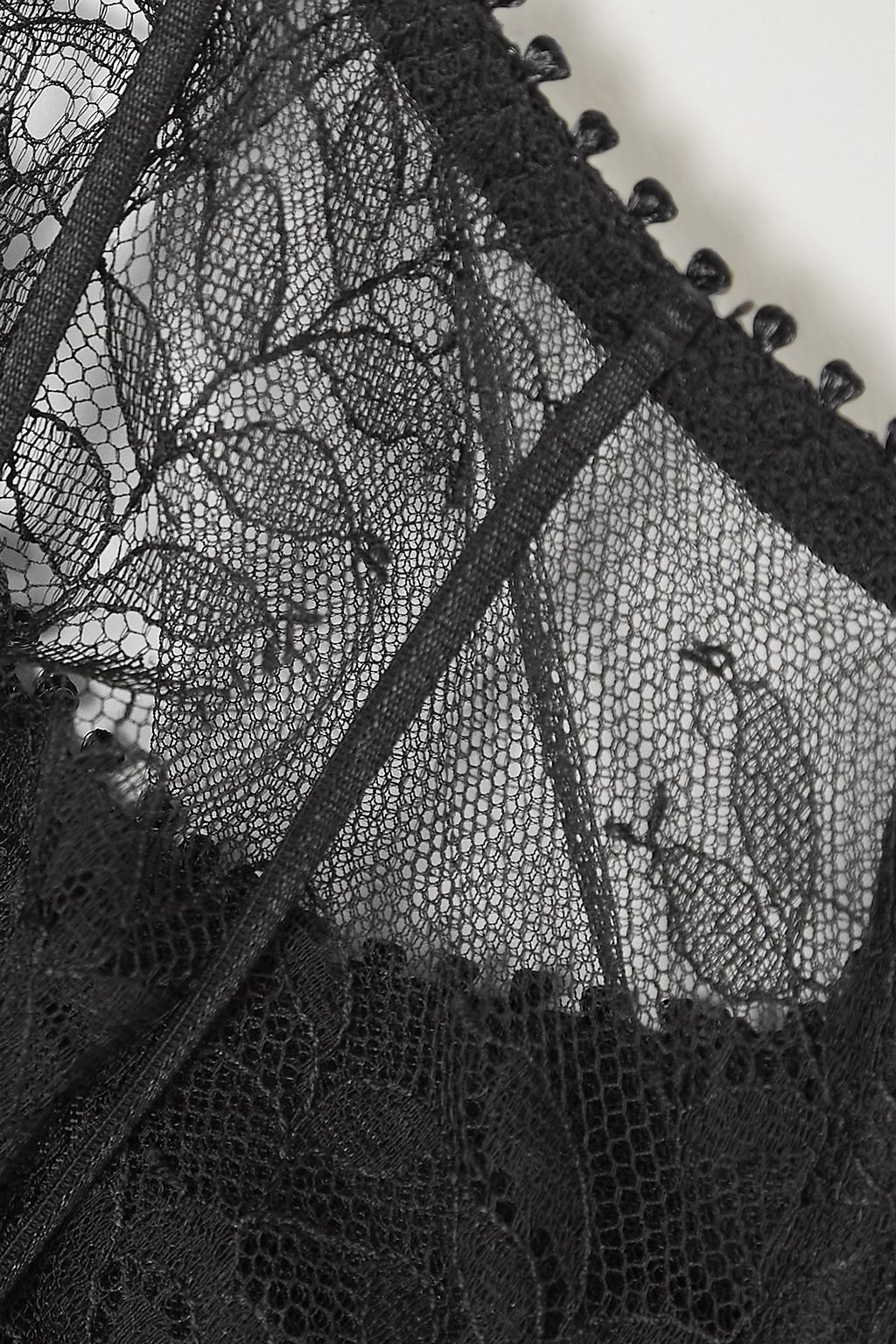 AGENT PROVOCATEUR حمالة صدر Kiya بقوالب غير مبطّنة وأسلاك سفلية من دانتيل ليفرز مزينة بأربطة على شكل فراشة وفتحات