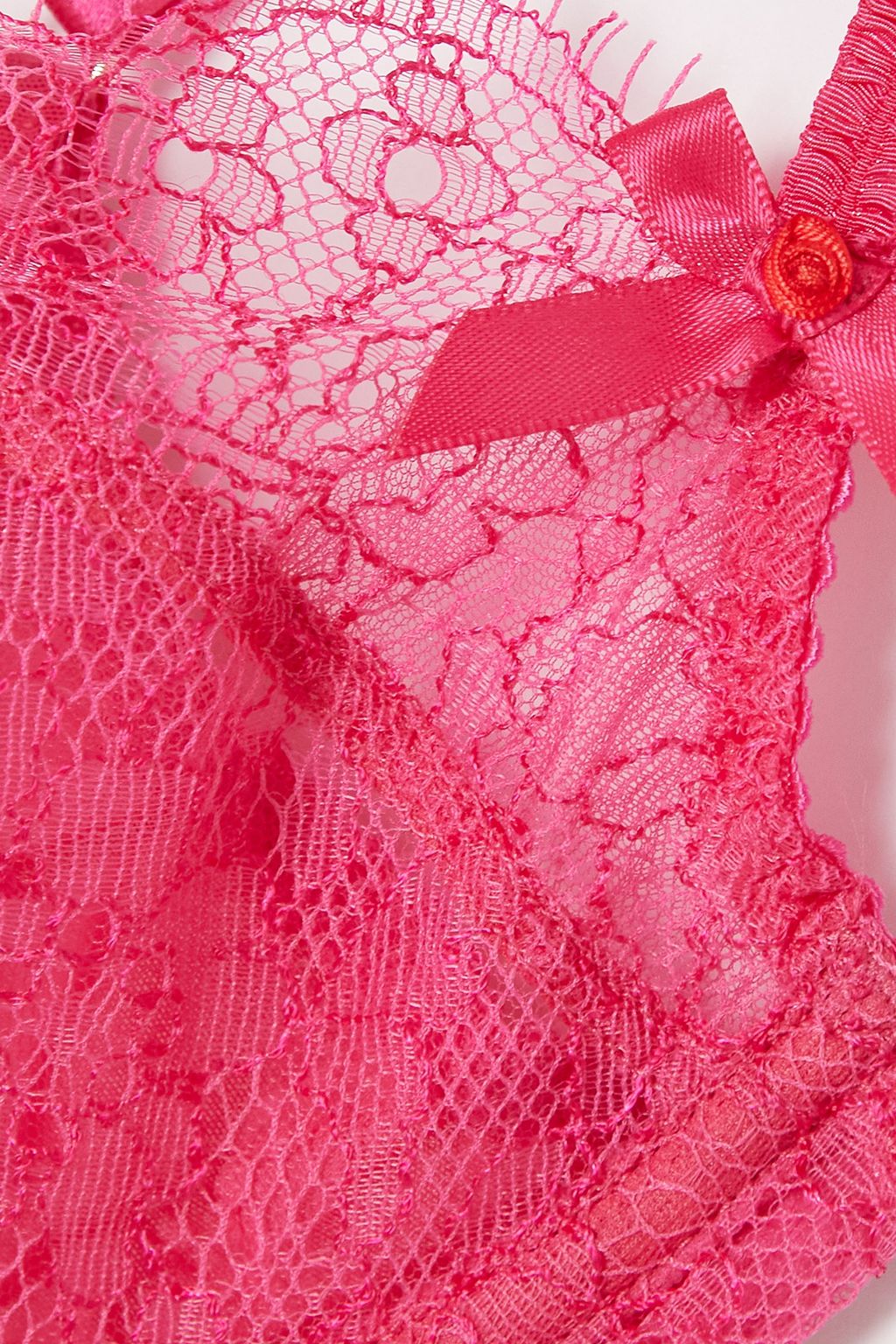 AGENT PROVOCATEUR حمالة صدر Lorna بقوالب غير مبطّنة وأسلاك سفلية من دانتيل ليفرز مزينة بأربطة على شكل فراشة