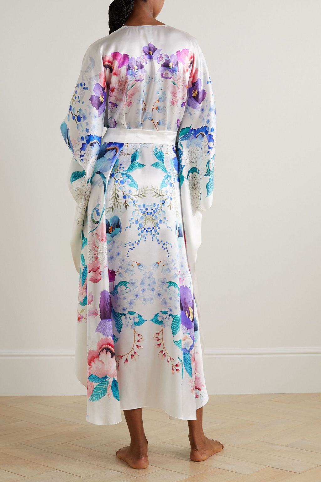 MENG Morgenmantel aus Seidensatin mit Blumenprint und Bindegürtel