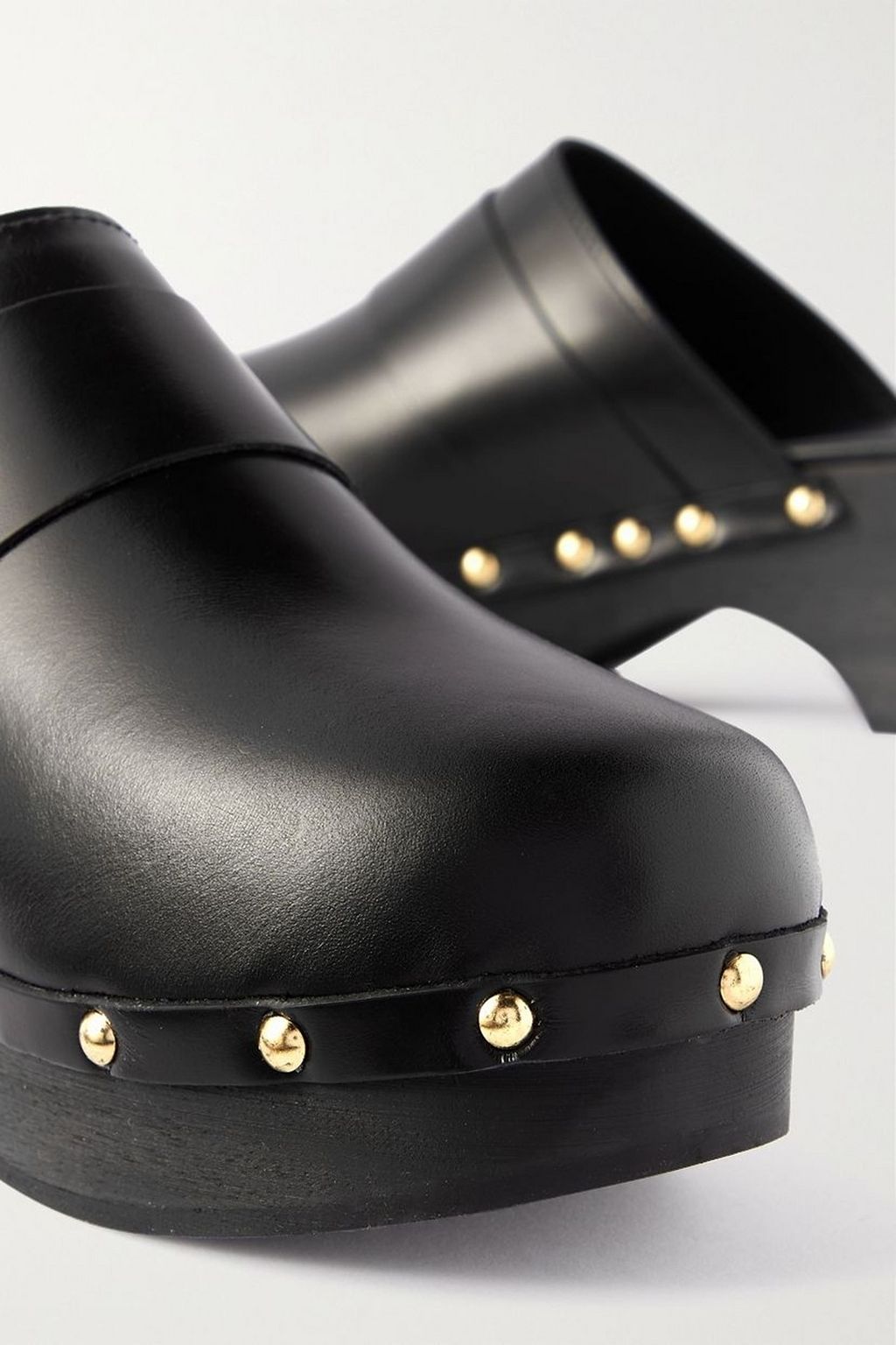 AEYDE Bibi Plateau-Clogs aus Leder mit Nieten