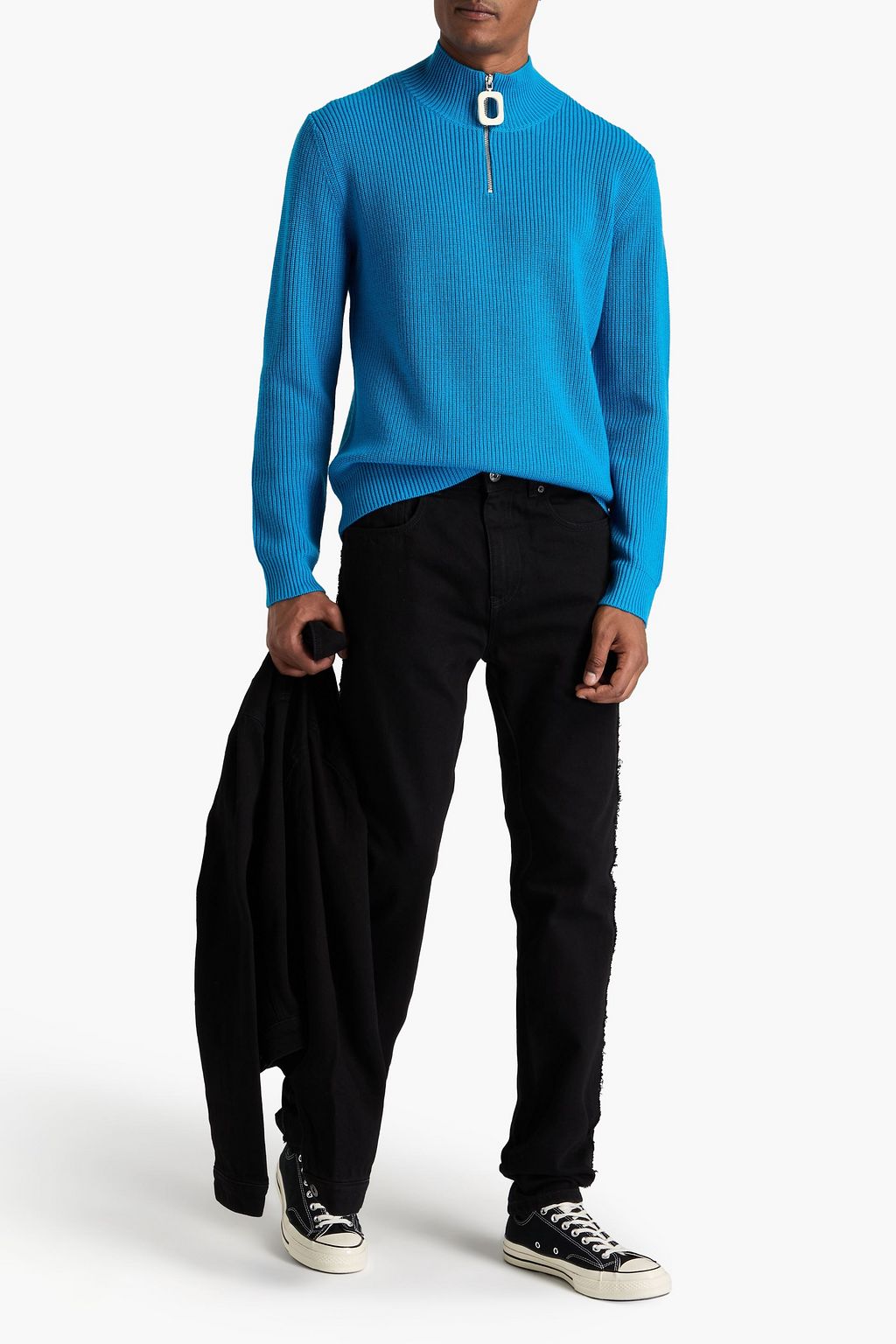 JW ANDERSON جينز من الدنيم بأرجل ضيقة وبحوف منسّلة