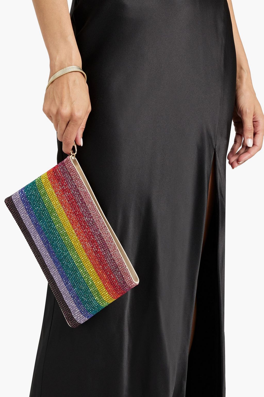 JUDITH LEIBER COUTURE حقيبة باوتش من الساتان مزينة بالكريستال
