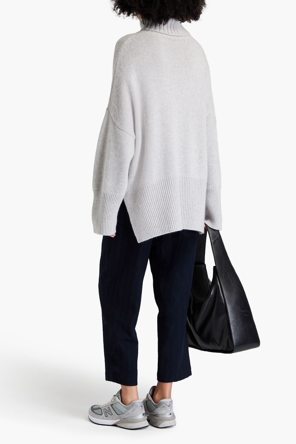 AUTUMN CASHMERE كنزة رياضية بياقة عالية فضفاضة ومحبوكة