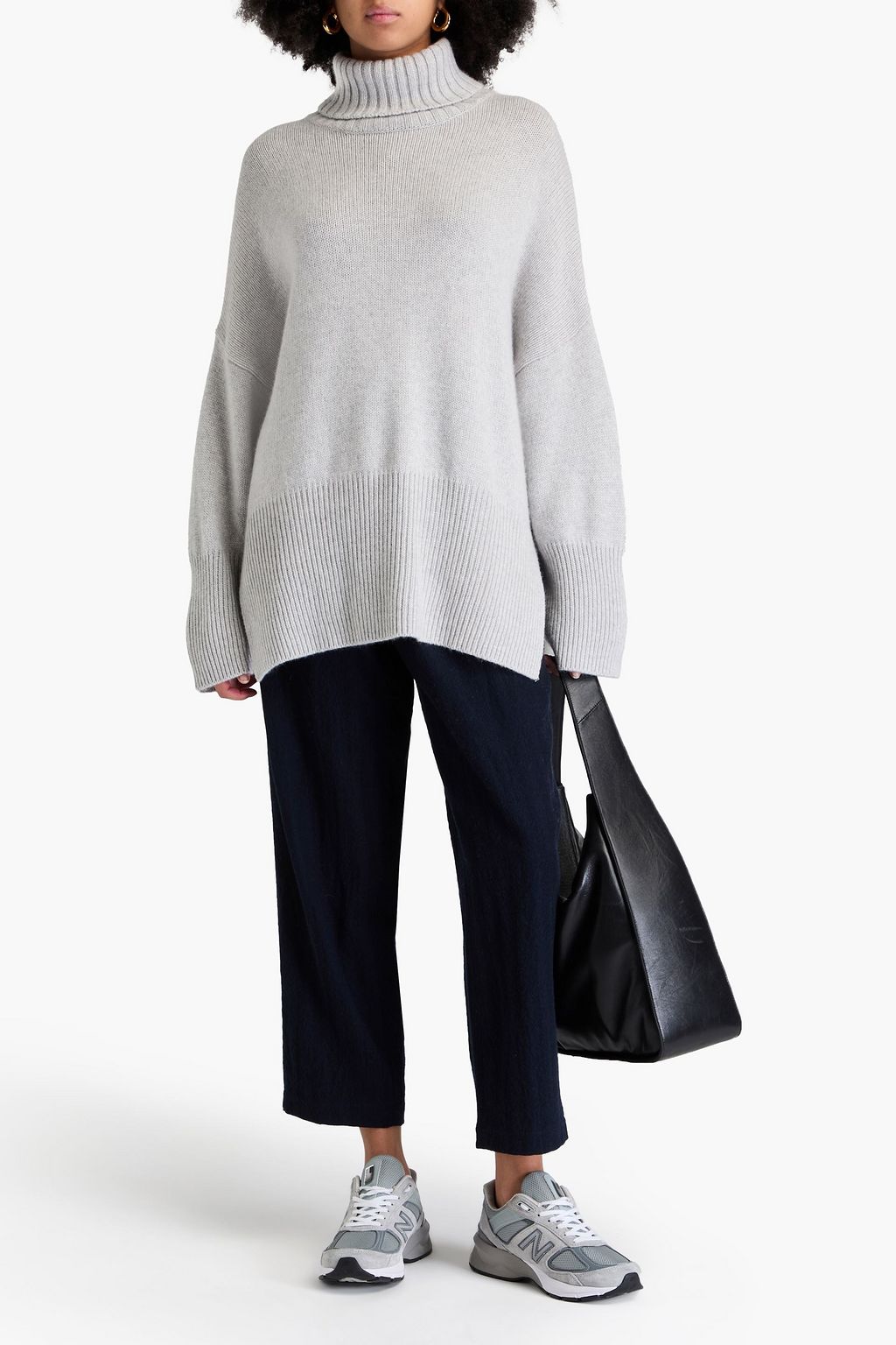 AUTUMN CASHMERE كنزة رياضية بياقة عالية فضفاضة ومحبوكة