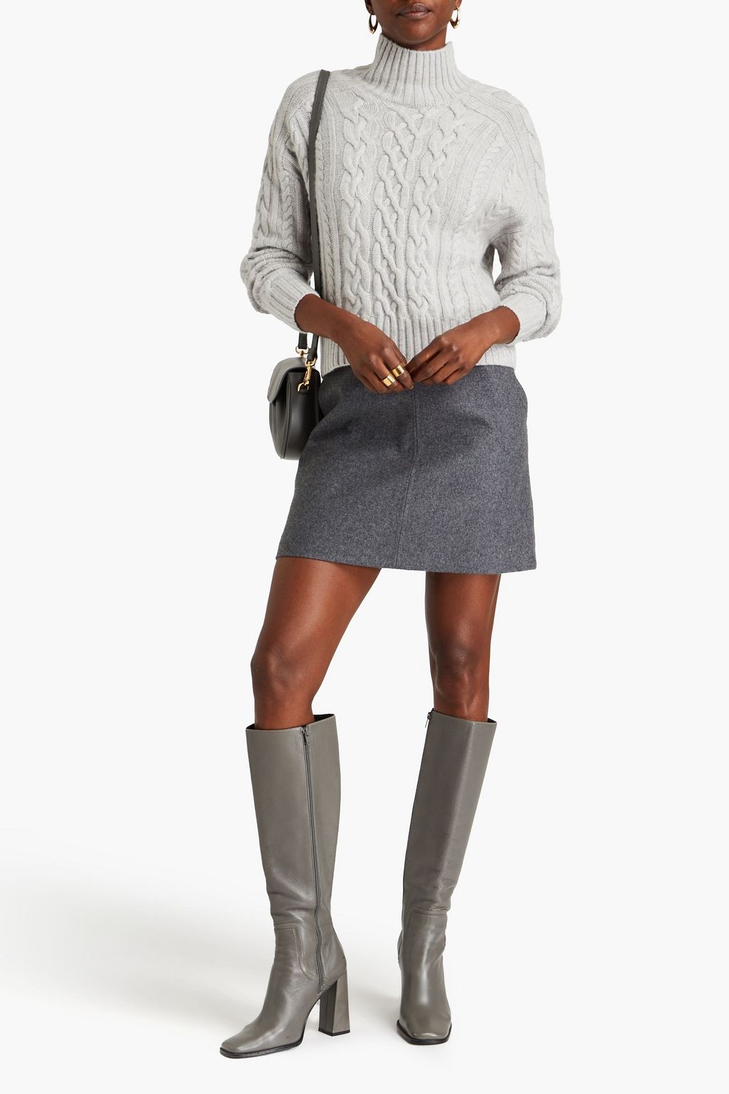AUTUMN CASHMERE كنزة رياضية قصيرة بياقة عالية بحبكة مجدولة