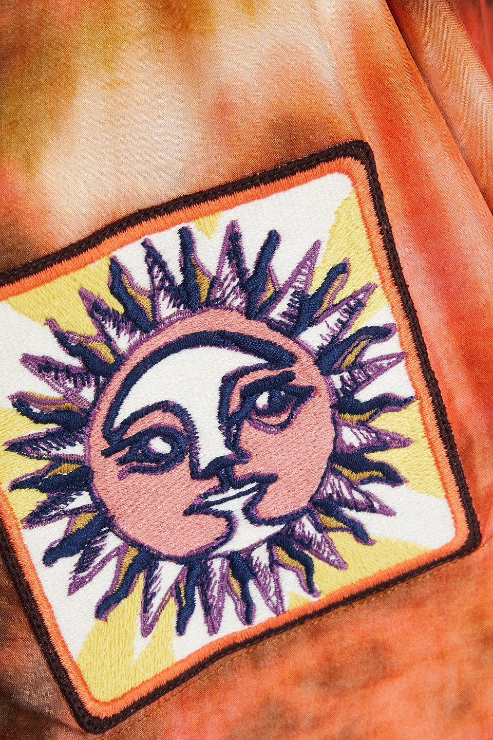 Zimmermann Shorts Aus Seidensatin Mit Batikmuster Und Applikationen In Orange
