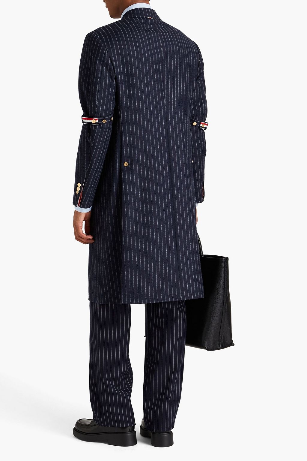 THOM BROWNE معطف من اللبّاد الصوفي بتصميم مقلّم
