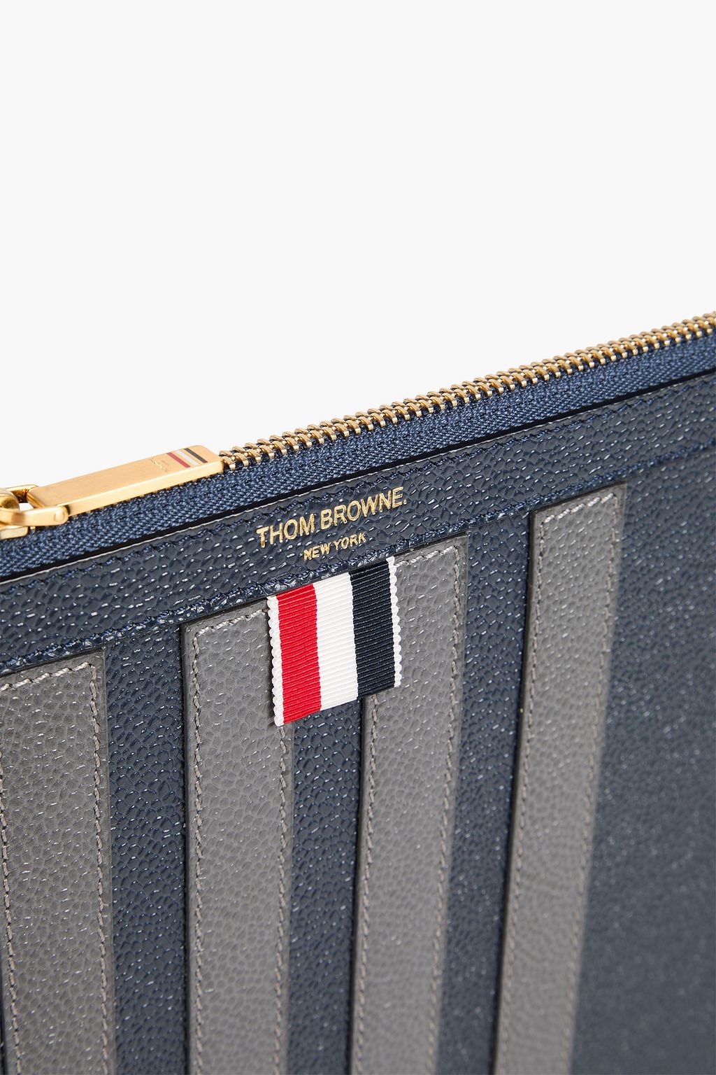 THOM BROWNE حقيبة وثائق من الجلد المُحبّب بتصميم مخطط