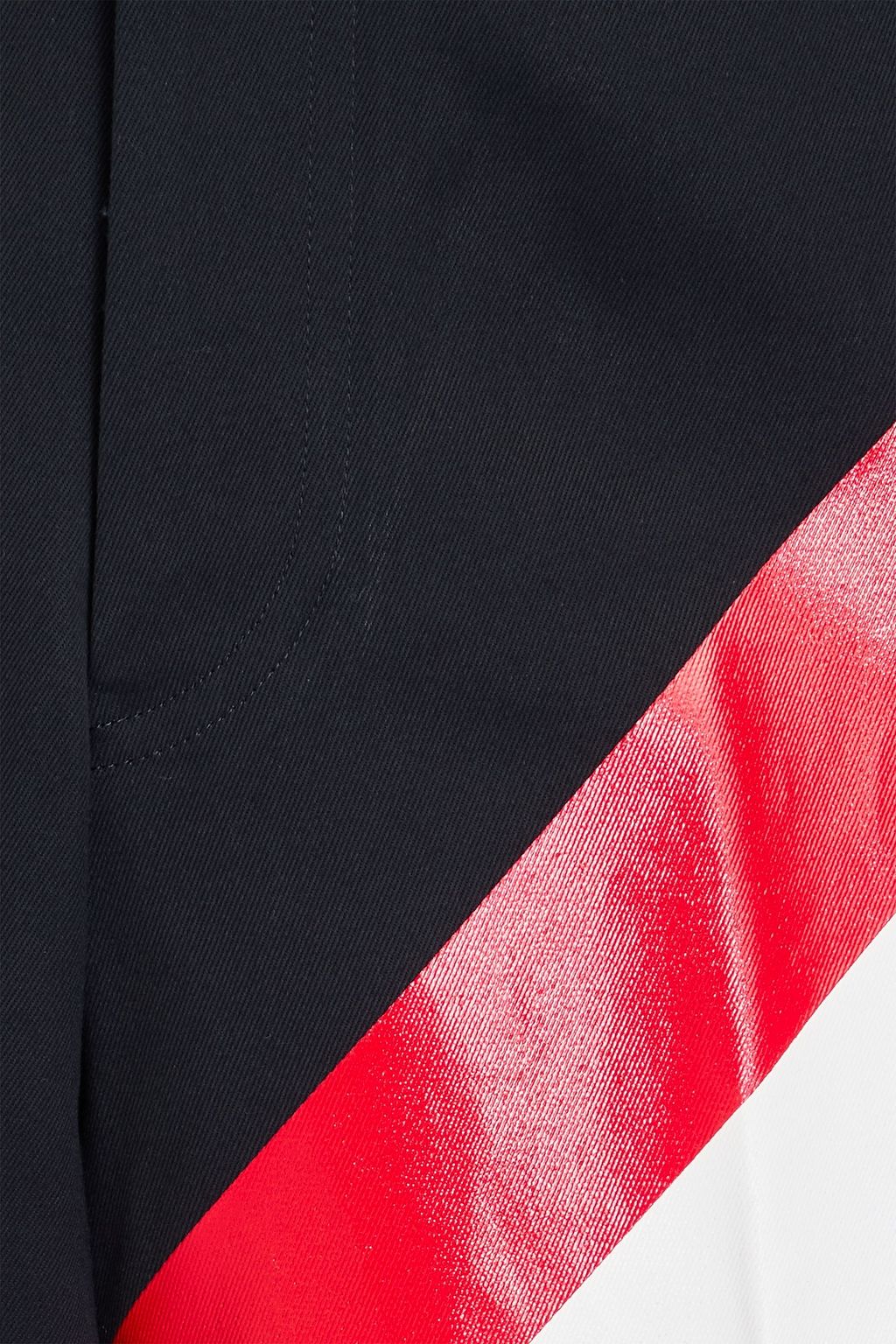 THOM BROWNE بنطال شينو قصير من قطن التويل بتصميم مخطط