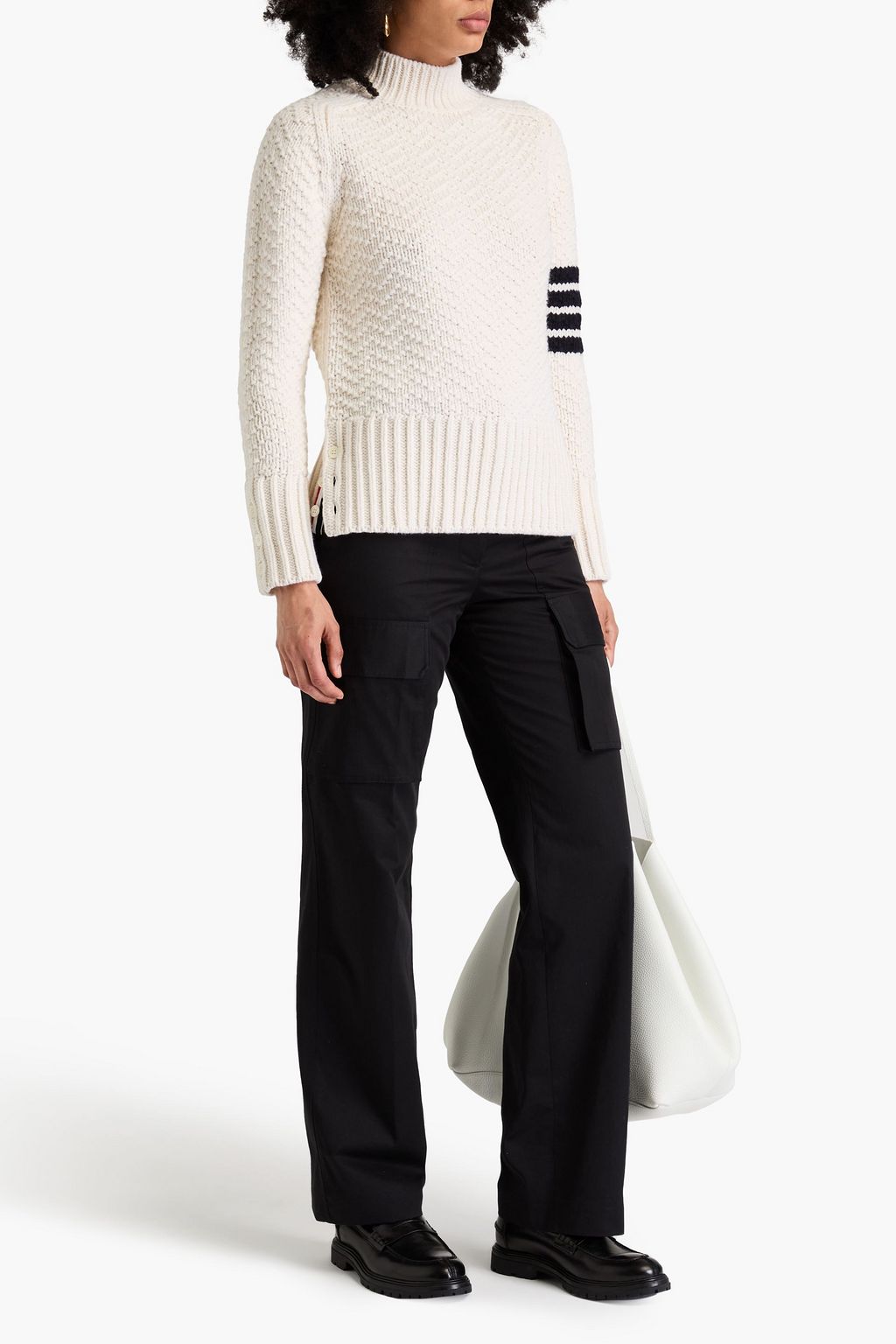 THOM BROWNE كنزة رياضية بياقة عالية من مزيج الصوف وبتصميم مخطط