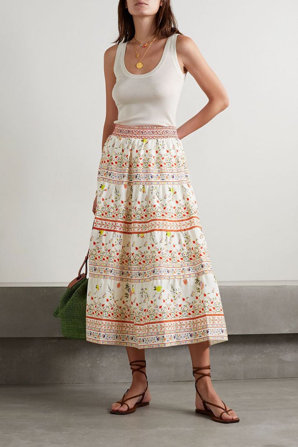 ALICE + OLIVIA تنورة متوسطة الطول Melony متدرجة الطبقات من مزيجٍ من الكتّان بطبعة أزهار