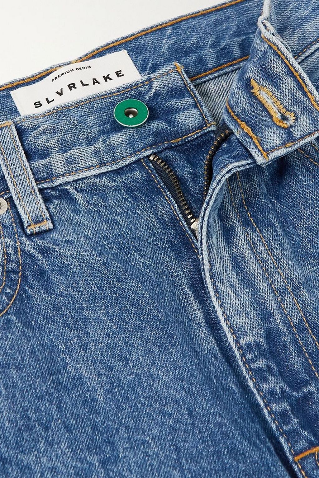 SLVRLAKE بنطال جينز London بخصرٍ عالٍ وأرجل مستقيمة وقصيرة