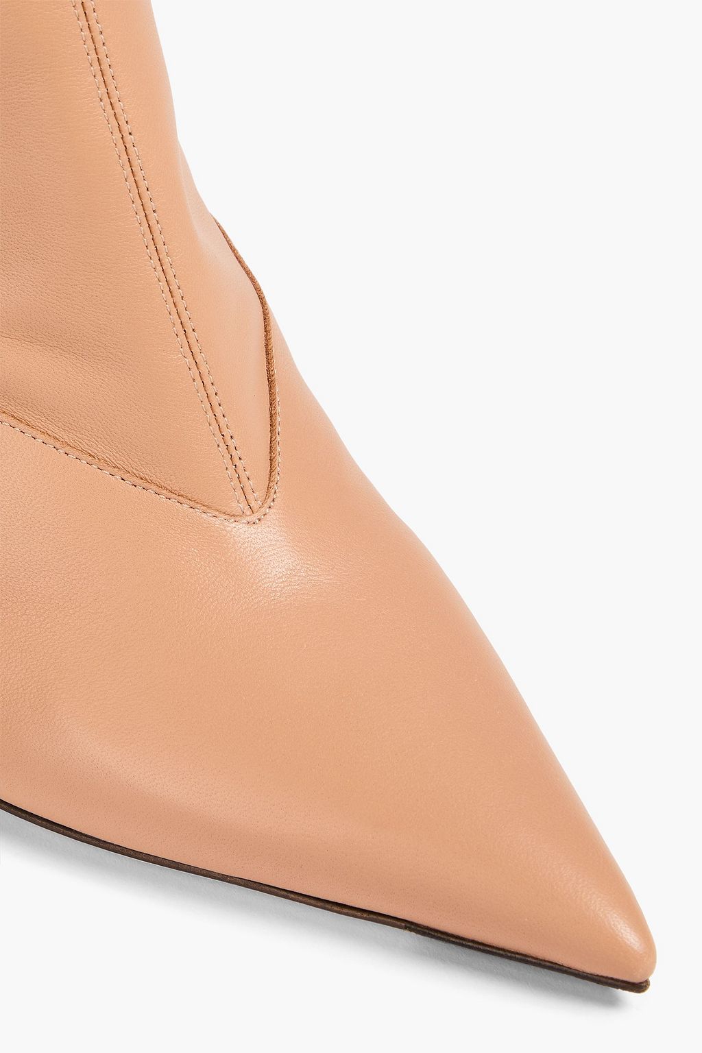 JIMMY CHOO بوت Oriel بطول الكاحل من الجلد بتأثير مزموم