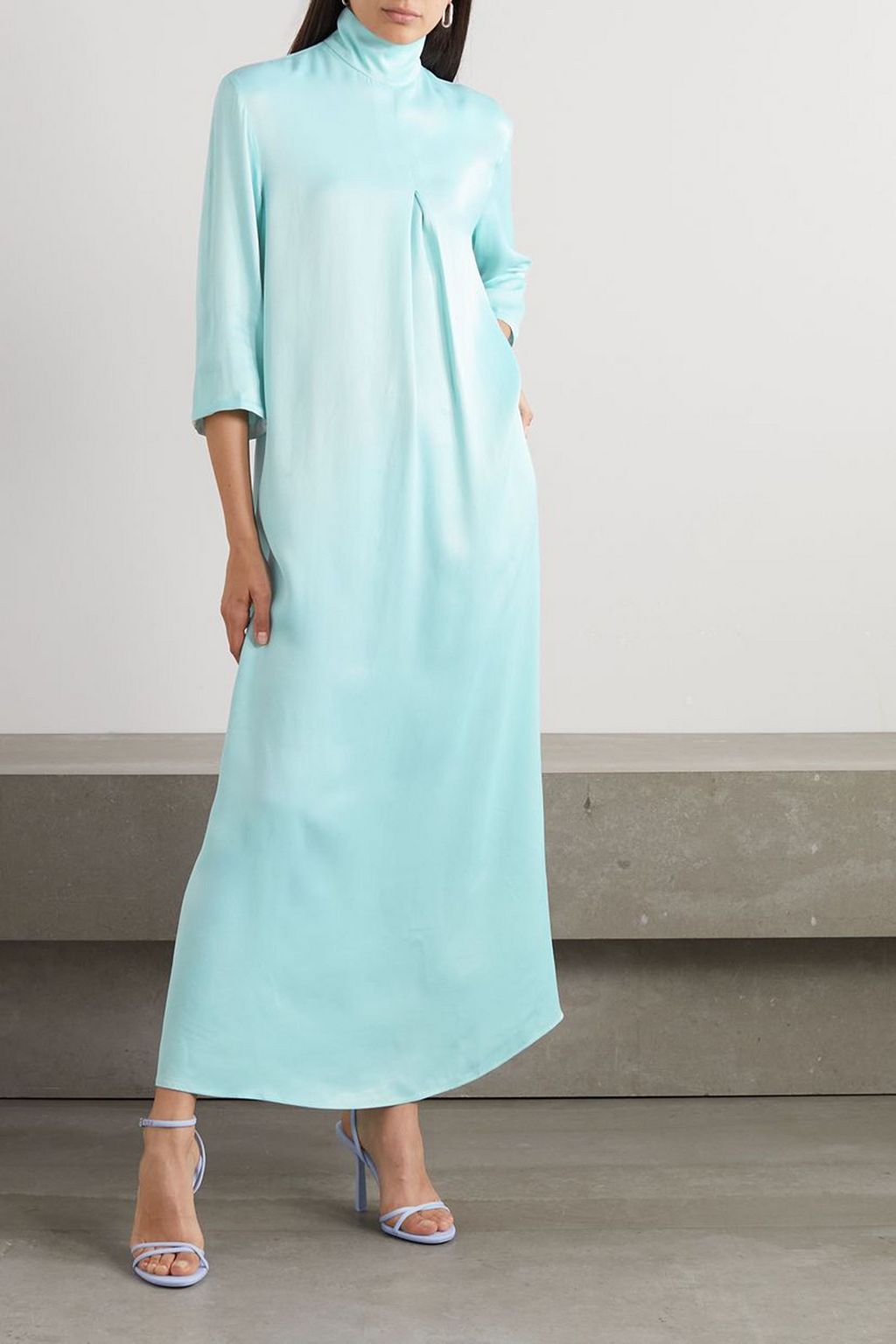 SLEEPER Maxikleid aus Crêpe mit Stehkragen und Federn