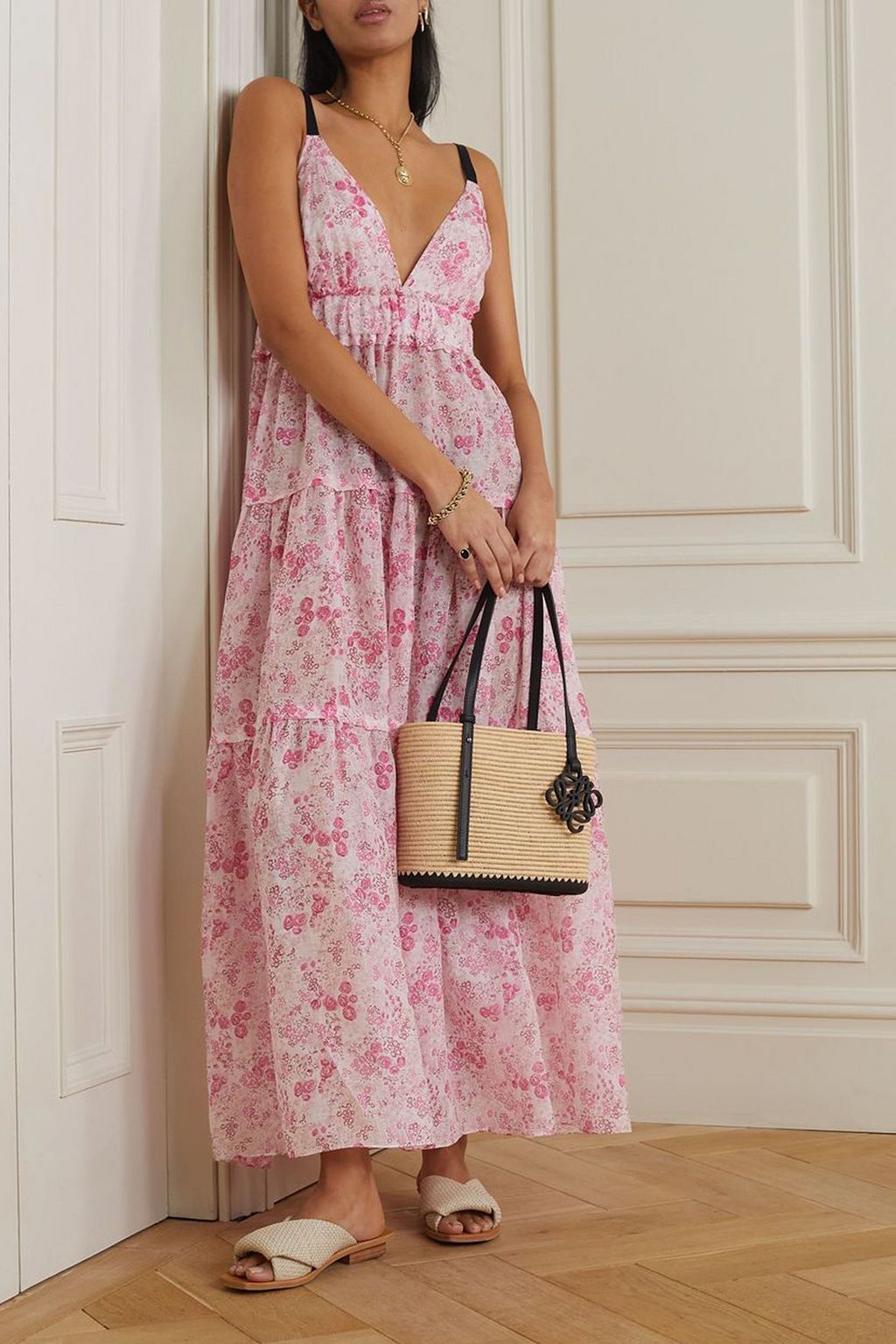 THREE GRACES LONDON فستان Chloe طويل متدرج من فوال الراميه بطبعة أزهار بقصّة متدرّجة