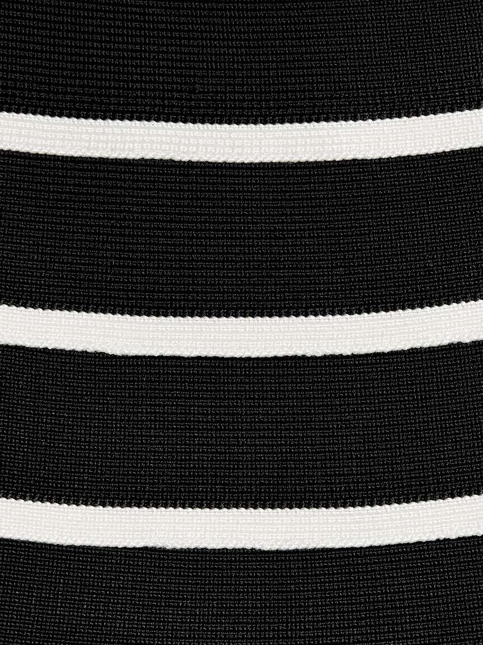 striped bandage gown