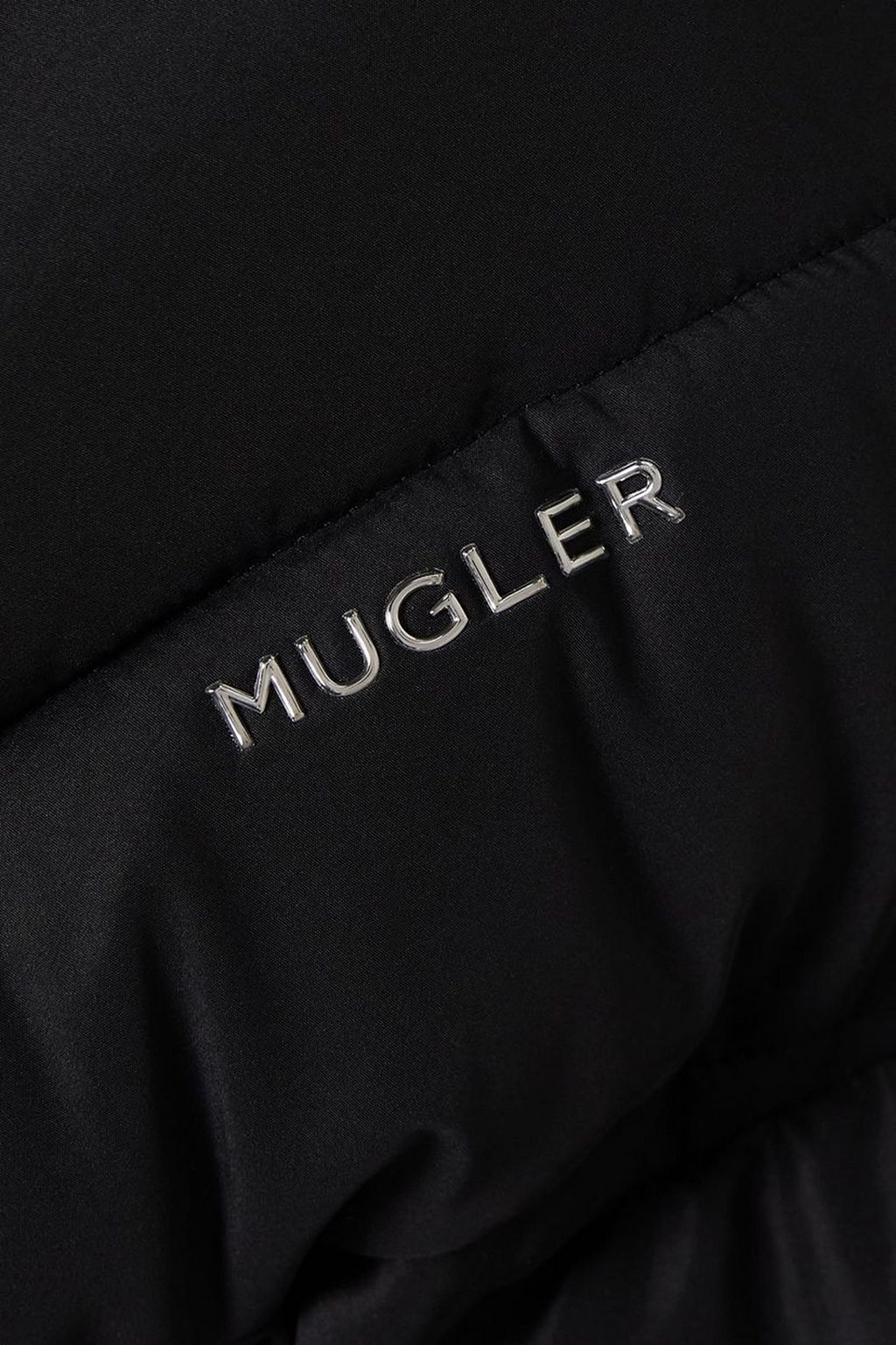 MUGLER جاكيت قصير من قماش عازل مُعاد تدويره ومُبطّن