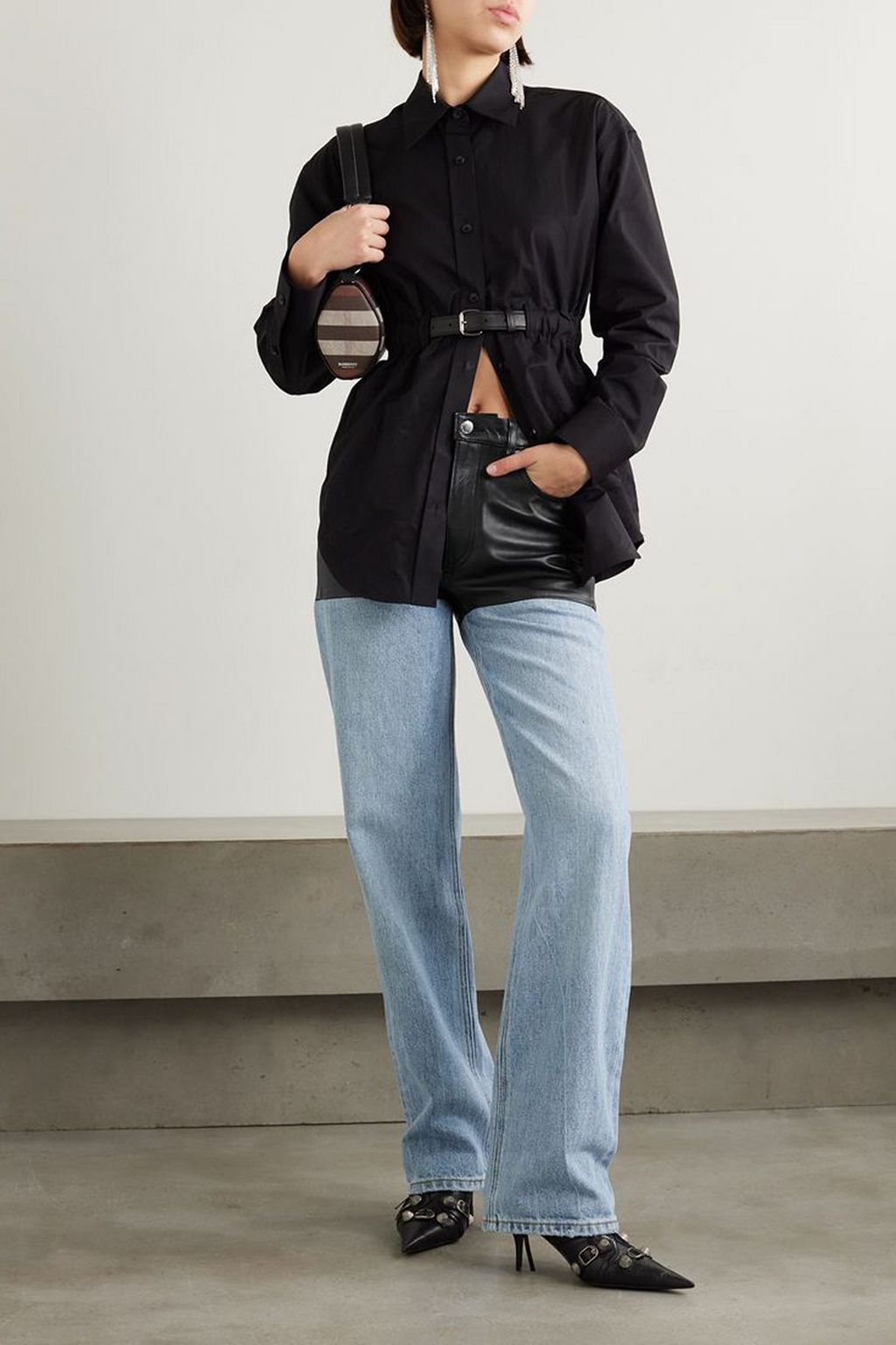 ALEXANDER WANG بنطال جينز منخفض الخصر بقطع محاكة بجانب بعضها البعض