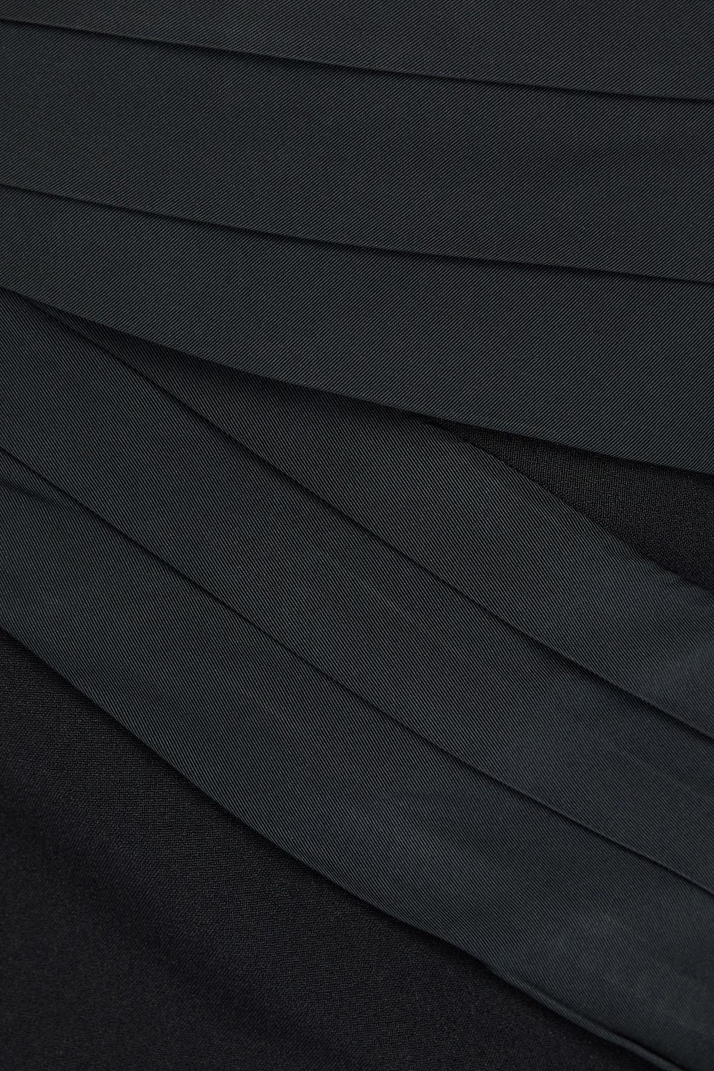 SAFIYAA فستان سهرة "سيرديا" من الكريب مزين بكسرات