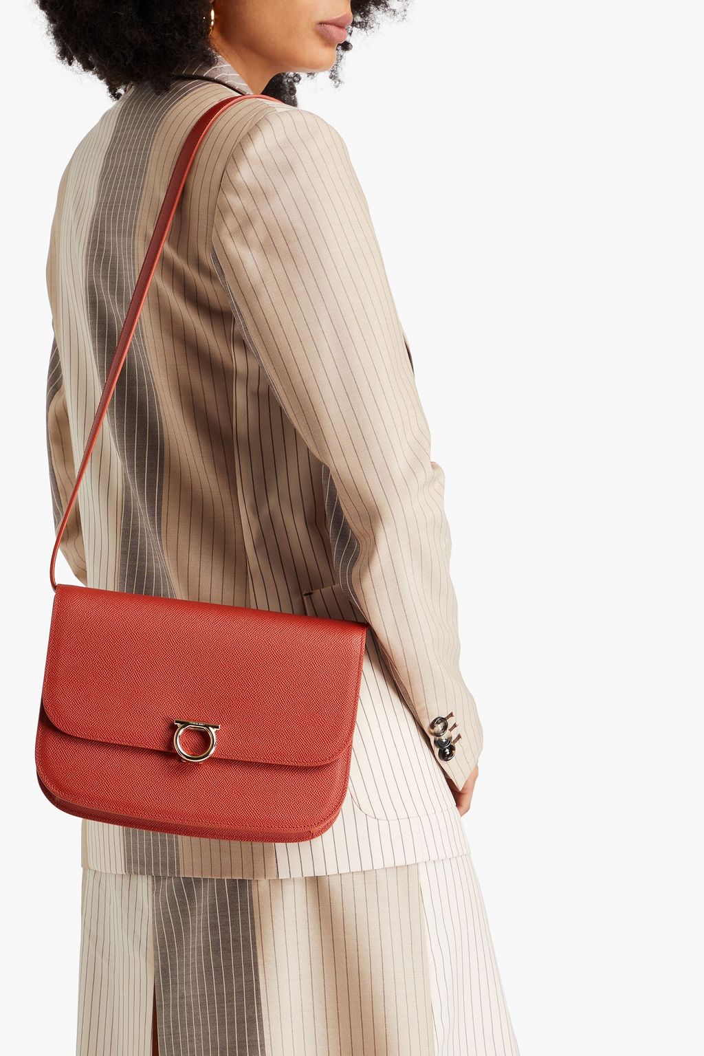 FERRAGAMO حقيبة كتف Gemini من الجلد بملمس نافر