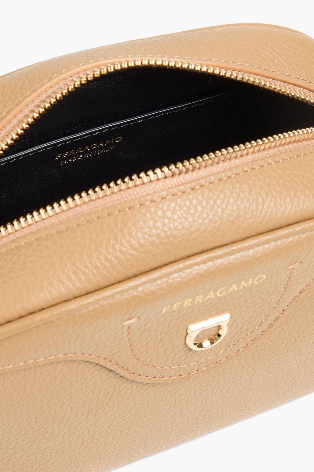 FERRAGAMO حقيبة كتف من الجلد المُحبّب
