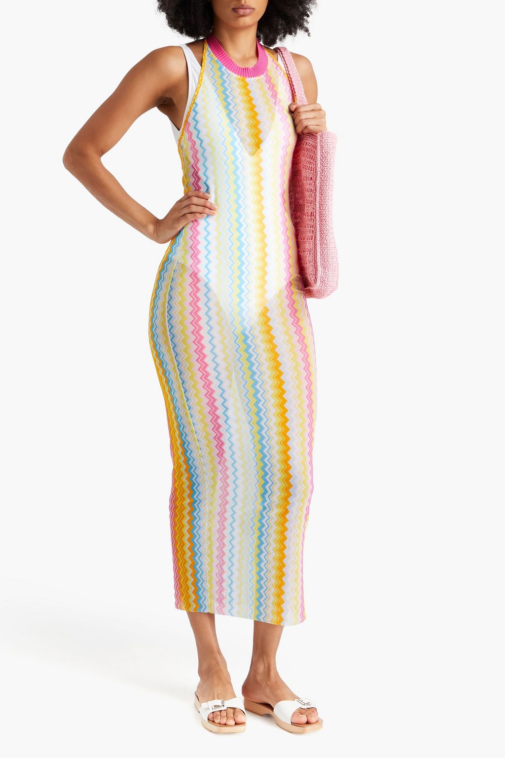 MISSONI فستان طويل بياقة هالتر الدائرية من التول المطاطي مزين بطبعات