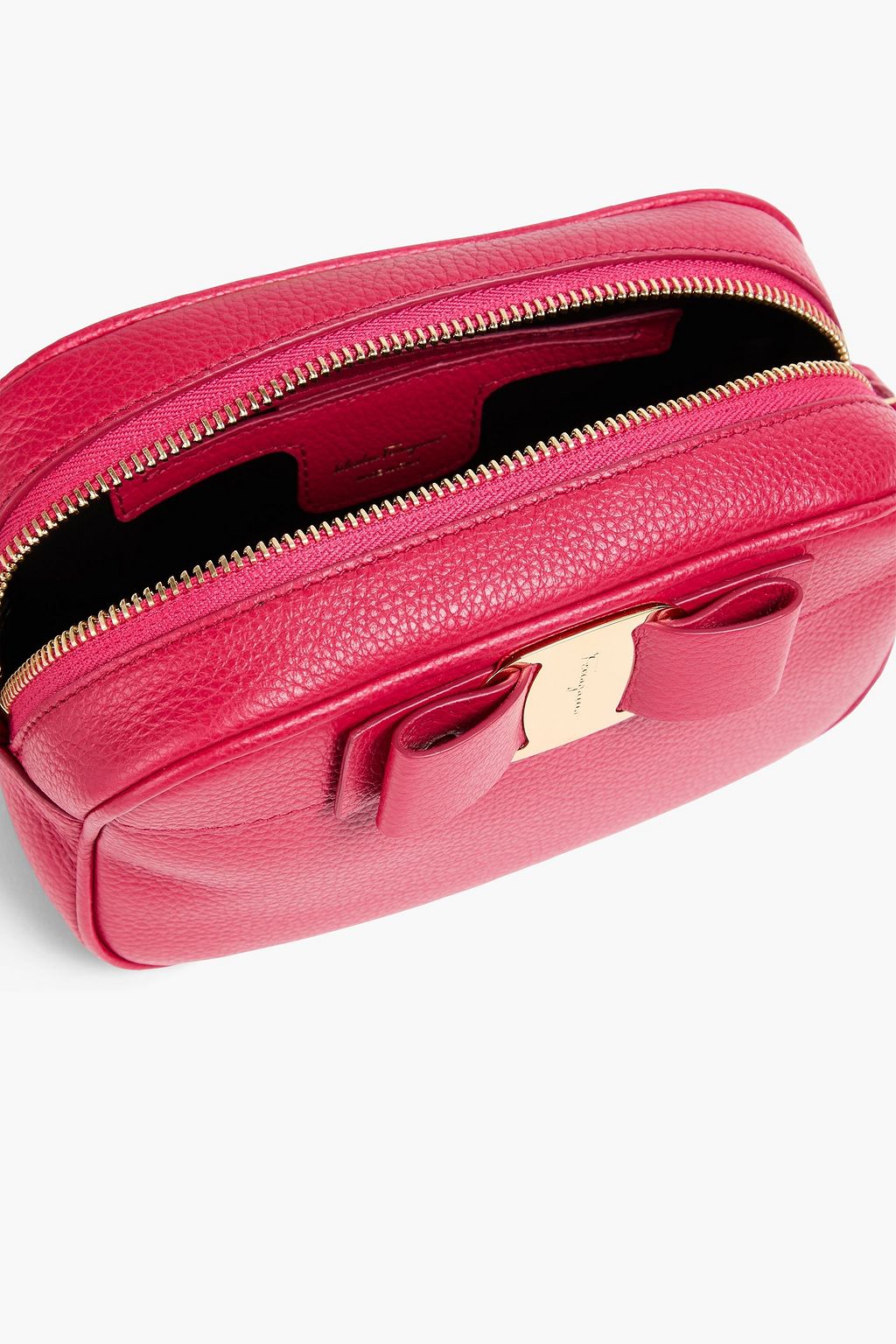 FERRAGAMO حقيبة كروس بودي "فيرا" من الجلد المُحبّب مزينة بربطة على شكل فراشة